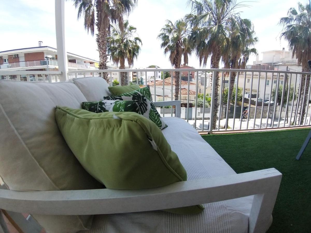 Family Deluxe Apartment Beach Кастелдефелс Екстериор снимка