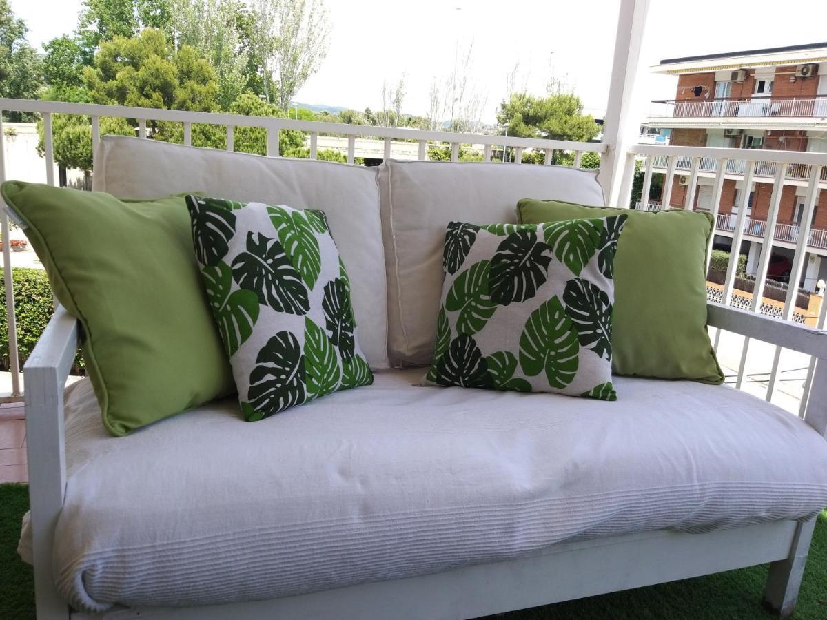 Family Deluxe Apartment Beach Кастелдефелс Екстериор снимка